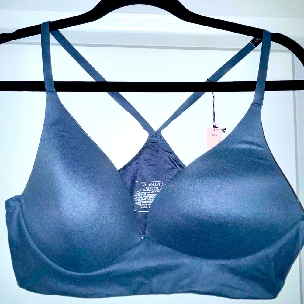 Victoria’s Secret lightly lined plunge bra